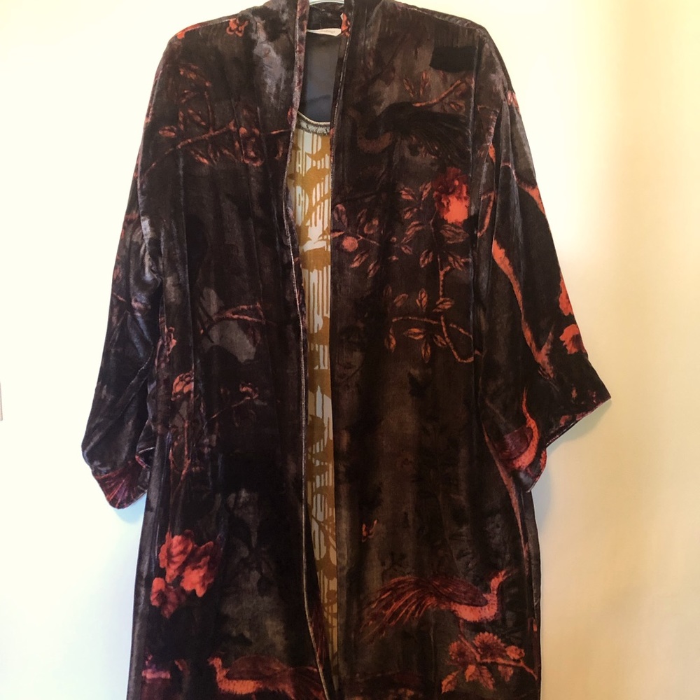 Beautiful Soft Surroundings velvet kimono-style jacket